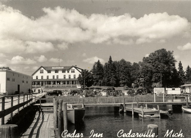 Cedar Inn - Old Postcard (newer photo)